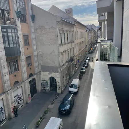 Downtown Family By Firsthost 3436a303 מלון דירות 3*