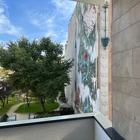 Downtown Family By Firsthost 3436a303 מלון דירות 3*