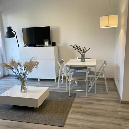 מלון דירות Downtown Family By Firsthost 3436a303 3*