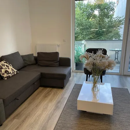 מלון דירות Downtown Family By Firsthost 3436a303 3*